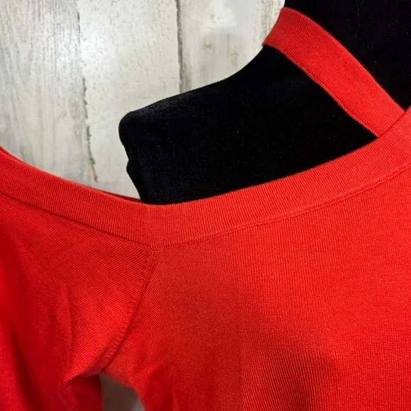 Torrid Valiant Poppy Long Sleeve Cross‎ Neck Cold Shoulder Sweater - Picture 4 of 12